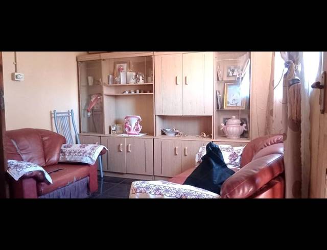 1 BEDROOM HOUSE FOR SALE IN MEADOWLANDS